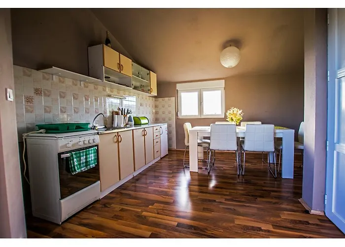 Kuco Starigrad-Paklenica